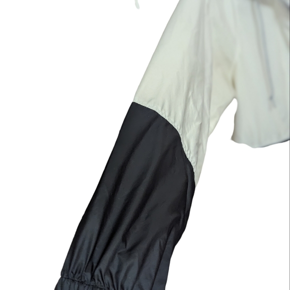 Columbia | Women's Windbreaker | Medium |Black & White | - Picture 8 of 9